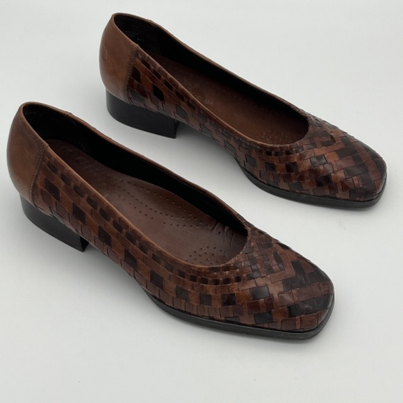 Trotters Aspen Woven Leather Slip On Brown Loafer. Like New. Size 6M; EUC - Picture 2 of 8